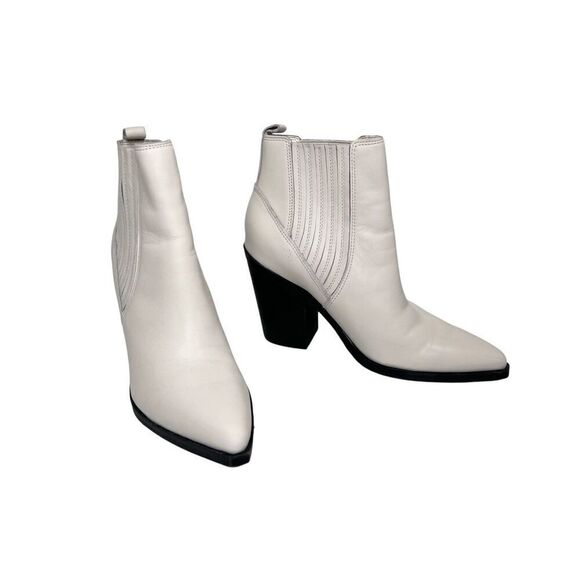 Marc Fisher Carves Cream Leather Side Gores Pull on Bootie Boot 6M Vanilla Girl - Picture 2 of 11